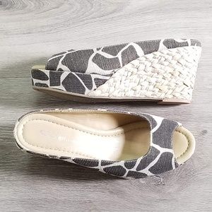Chinese Laundry Gray Peep toe Platform Wedges